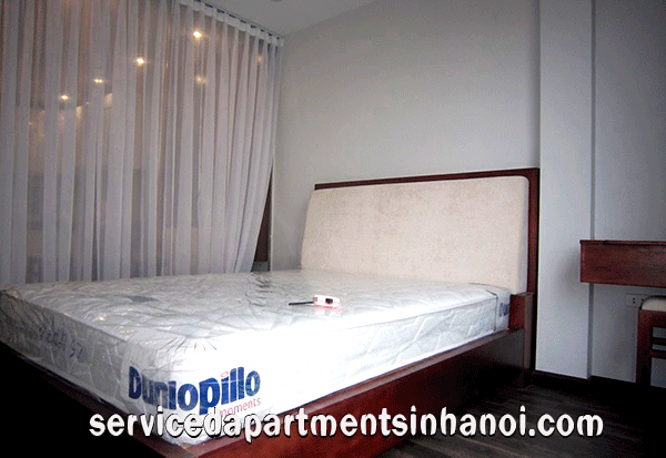 Cho thuê căn hộ một phòng ngủ ở khu vực Trúc Bạch, đồ gỗ chất lượng tốt