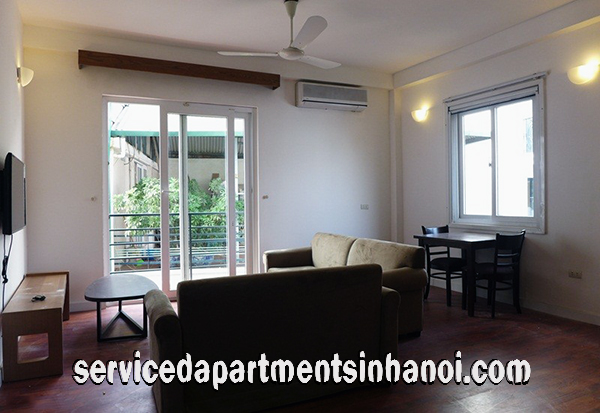Cho thuê căn hộ dịch vụ 1 phòng ngủ với ban công lớn trên phố Tô Ngọc Vân, Tây Hồ