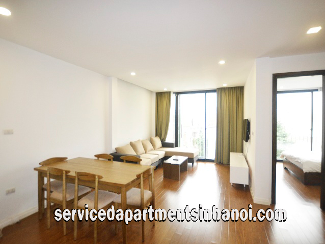 Cho thuê căn hộ dịch vụ 2 phòng ngủ lớn trên phố Tô Ngọc Vân, Tây Hồ