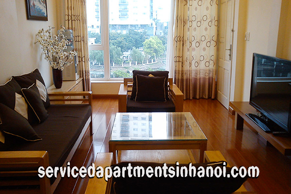 Cho thuê căn hộ cao cấp 2 phòng ngủ view hồ Trúc Bạch giá hợp lý
