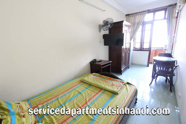 Cho thuê căn hộ dịch vụ giá rẻ 1 phòng ngủ gần đường Văn Miếu, Đống Đa