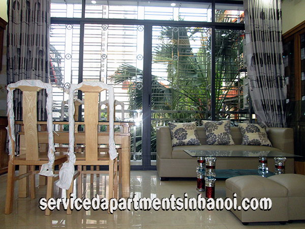 Cho thuê căn hộ dịch vụ hoàn toàn mới 2 phòng ngủ tại đường Đặng Thai Mai, quận Tây Hồ