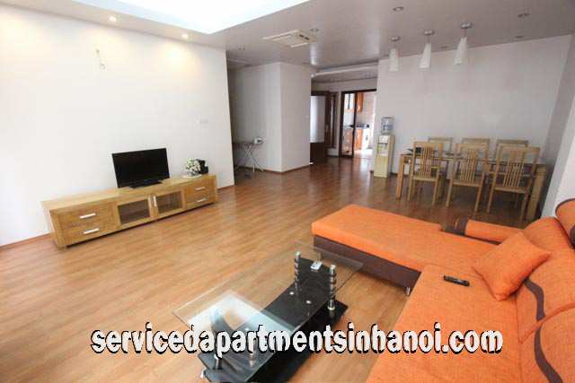 Cho thuê căn hộ dịch vụ 2 phòng ngủ tại đường Thái Hà, quận Đống Đa