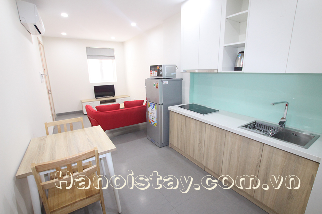 Cho thuê căn hộ dịch vụ 1 phòng ngủ giá rẻ tại Văn Cao, Ba Đình