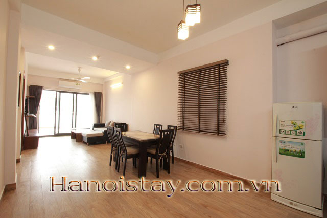 Cho thuê căn hộ dịch vụ mới 2 phòng ngủ gần Văn Cao, Ba Đình
