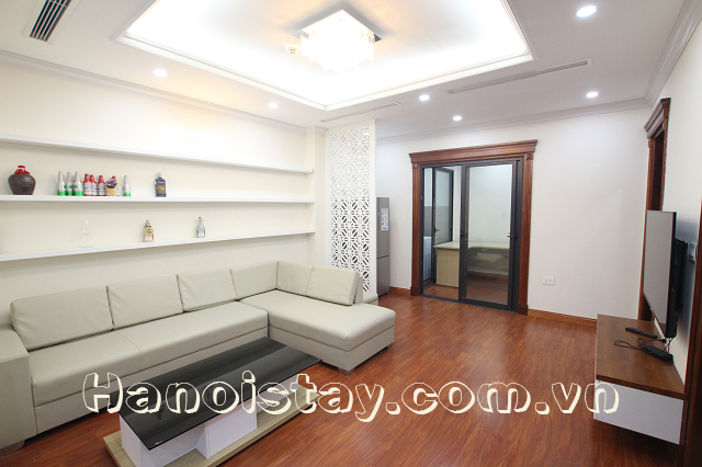 Cho thuê căn hộ dịch vụ 2 phòng ngủ mới, đầy đủ nội thất hiện đại ở phố Thái Hà, Đống Đa