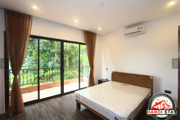 Cho thuê gấp căn hộ 2 phòng ngủ tại phố Đặng Thai Mai, Tây Hồ