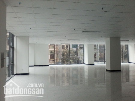 Cần cho thuê gấp tòa nhà làm văn phòng đường Trần Thái Tông LH 0916439372 2