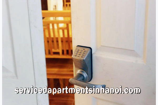 Cho thuê căn hộ một phòng ngủ ở tầng cao trên đường Âu Cơ 10