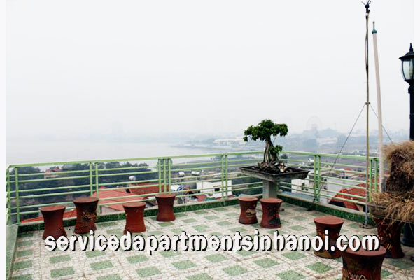 Cho thuê căn hộ một phòng ngủ ở tầng cao trên đường Âu Cơ 8
