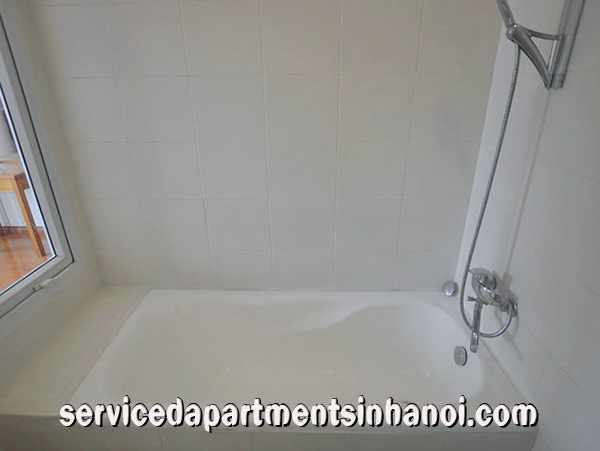 Cho thuê căn hộ hai phòng ngủ ở đường Tô Ngọc Vân, Tây Hồ, giá cả hợp lý. 3
