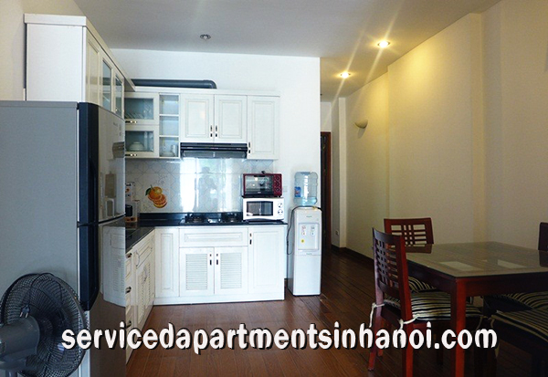 Cho thuê căn hộ dịch vụ đẹp gồm hai phòng ngủ với Ban công lớn ở đường Đặng Thai Mai, Tây Hồ 2