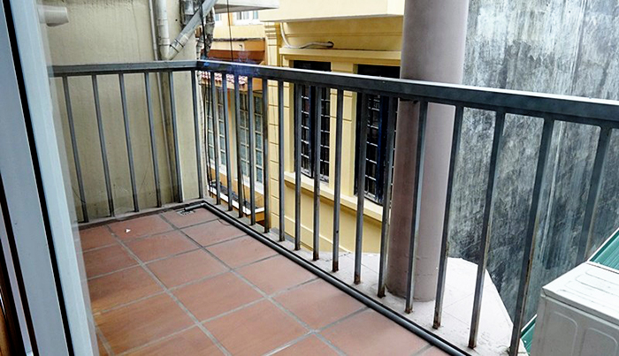 Căn hộ một phòng ngủ tươi sáng với ban công lớn ở Hai Bà Trưng, Hà Nội 1