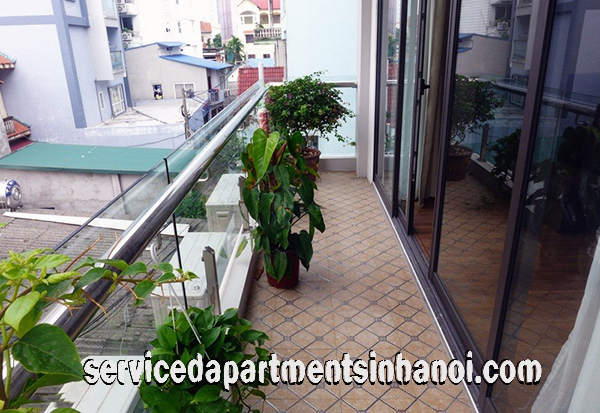 Căn hộ dịch vụ cho thuê tại đường Lạc Long Quân, Tây Hồ, nội thất chất lượng cao, có ban công
