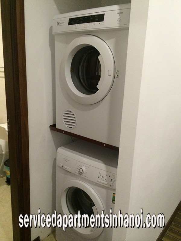 Chính chủ cho thuê căn hộ dịch vụ 2 phòng ngủ gần đường Phạm Văn Đồng, Cầu Giấy 8