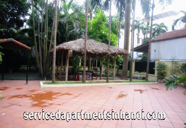 Villa Năm Phòng ngủ rộng rãi với một sân đẹp cho thuê tại Đặng Thai Mai, Tây Hồ