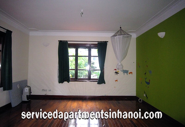 Một biệt thự đẹp 5 phòng ngủ cho thuê với một sân lớn ở Tô Ngọc Vân, có hồ bơi 10