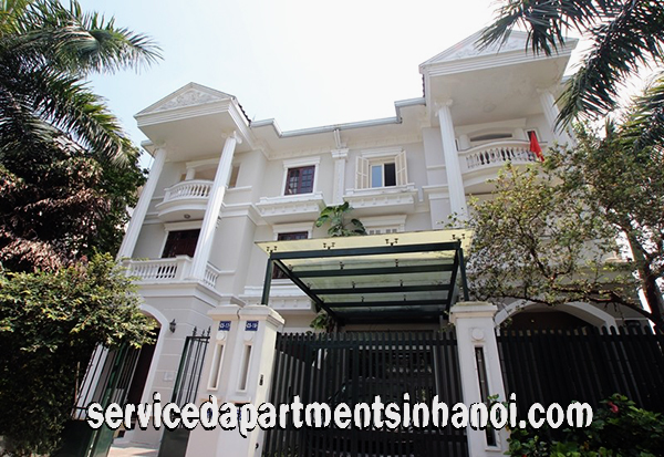 Villa đẹp cho thuê trong một khối rất yên tĩnh ở Ciputra International Tây Hồ, Hà Nội