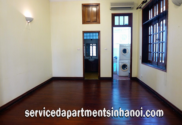 Villa với bốn phòng ngủ cho thuê ở khu vực Xóm Chùa, Tây Hồ 2