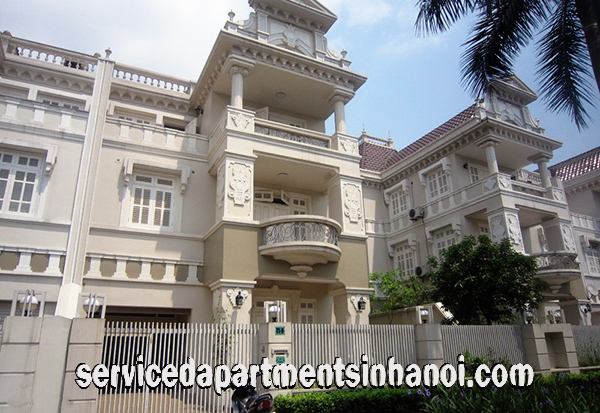 Villa 4 phòng ngủ cho thuê với vườn đẹp Trong Lô T1, Ciputra Hanoi International 1