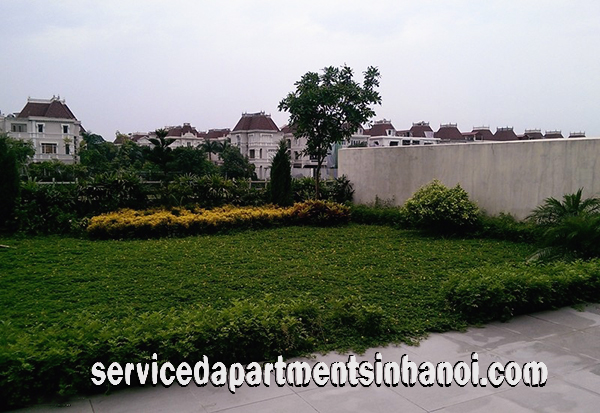 Villa Năm phòng ngủ cho thuê tại Ciputra, Hà Nội có 1 vườn xanh lớn 2