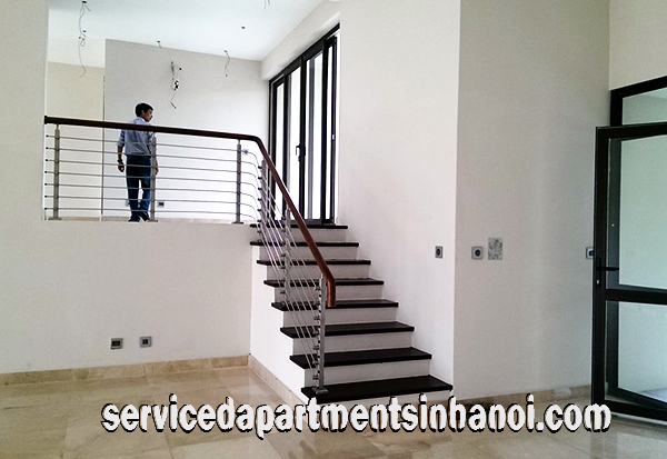 Villa Năm phòng ngủ cho thuê tại Ciputra, Hà Nội có 1 vườn xanh lớn 3