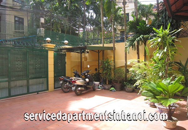 Cho thuê biệt thực rộng rãi 4 phòng ngủ ở Tô Ngọc Vân, Tây Hồ, vườn lớn, có nhà để xe ô tô 1