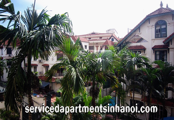 Cho thuê biệt thực rộng rãi 4 phòng ngủ ở Tô Ngọc Vân, Tây Hồ, vườn lớn, có nhà để xe ô tô 2