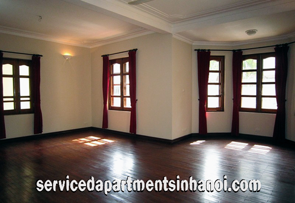 Cho thuê biệt thực rộng rãi 4 phòng ngủ ở Tô Ngọc Vân, Tây Hồ, vườn lớn, có nhà để xe ô tô 7