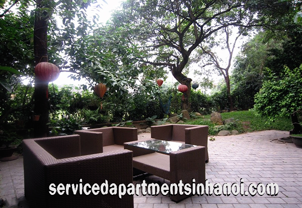 Cho thuê biệt thự cao cấp năm phòng ngủ tại Tô Ngọc Vân, Tây Hồ Với khu vườn lớn và nhà để xe 2