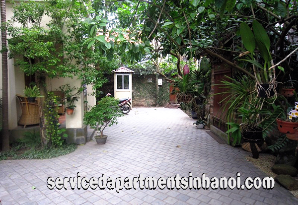 Cho thuê biệt thự cao cấp năm phòng ngủ tại Tô Ngọc Vân, Tây Hồ Với khu vườn lớn và nhà để xe 4