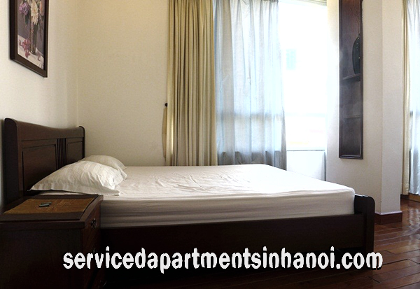 Cho thuê căn hộ 1 phòng ngủ đẹp khu vực Trúc Bạch, Ba Đình