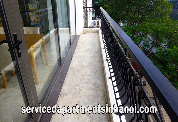 Cho thuê căn hộ 1 phòng ngủ 70m2, view hồ Trúc Bạch 3