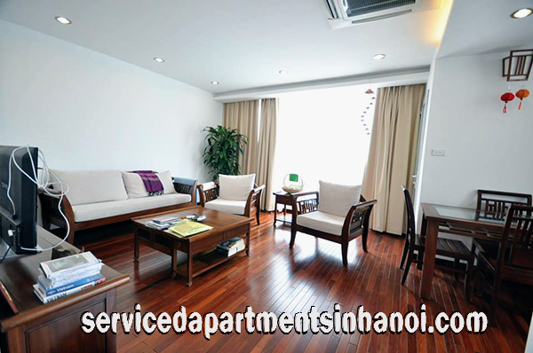 Cho thuê căn hộ đẹp 2 phòng ngủ cạnh hồ Tây