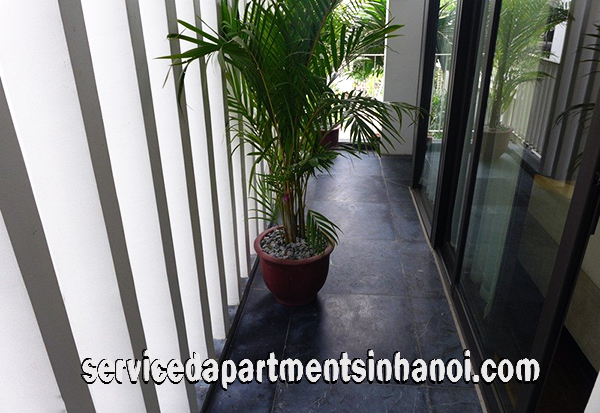 Cho thuê căn hộ 4 phòng ngủ có ban công view hồ Tây 8