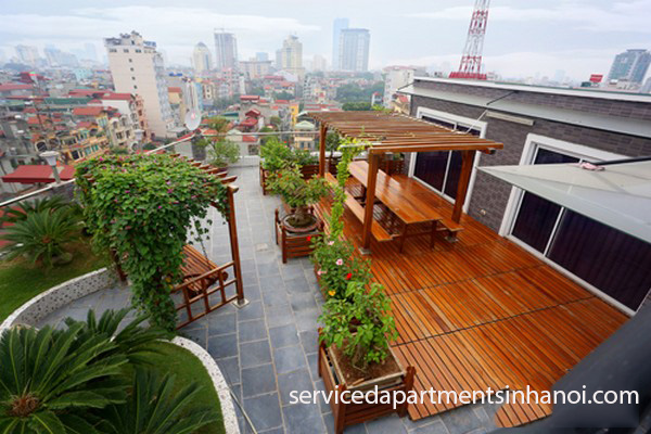 Cho thuê căn hộ 2 phòng ngủ, có sân thượng lớn tại Hào Nam 1