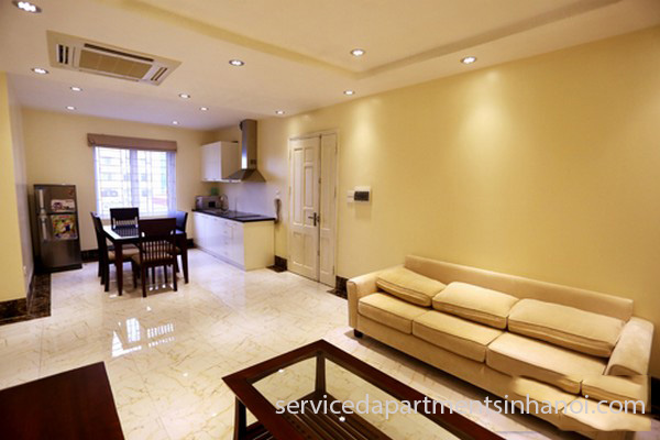 Cho thuê căn hộ 2 phòng ngủ, có sân thượng lớn tại Hào Nam 5