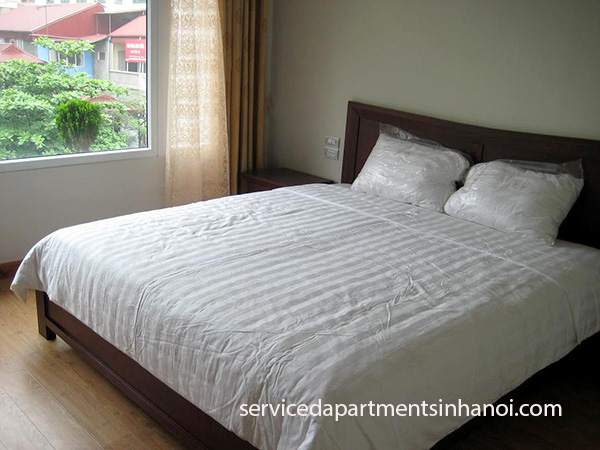Cho thuê căn hộ 2 phòng ngủ, có ban công lớn quận Hoàn Kiếm 6