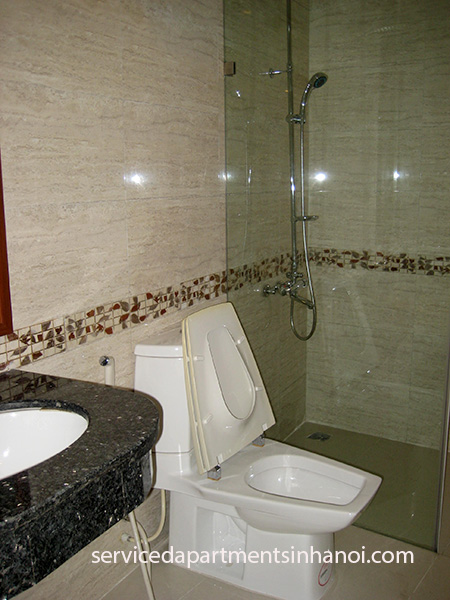 Cho thuê căn hộ 2 phòng ngủ, có ban công lớn quận Hoàn Kiếm 9