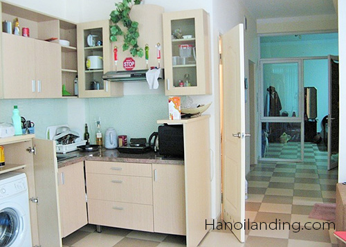 Chính chủ cho thuê căn hộ 1 phòng ngủ rộng rãi tại Văn Cao, Ba Đình 4