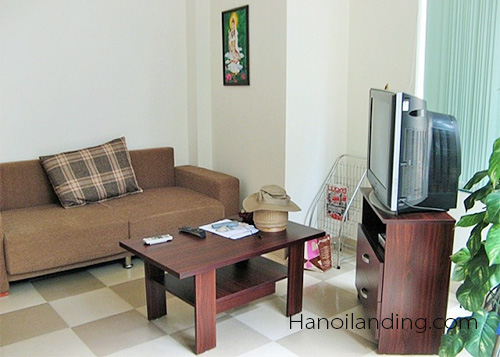Chính chủ cho thuê căn hộ 1 phòng ngủ rộng rãi tại Văn Cao, Ba Đình 5