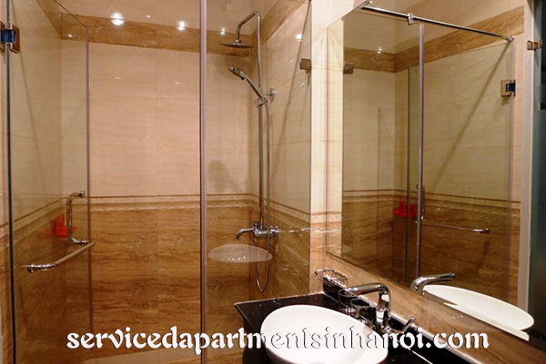 Chính chủ cho thuê căn hộ dịch vụ 3 phòng ngủ hiện đại ở Láng Hạ, Đống Đa 2