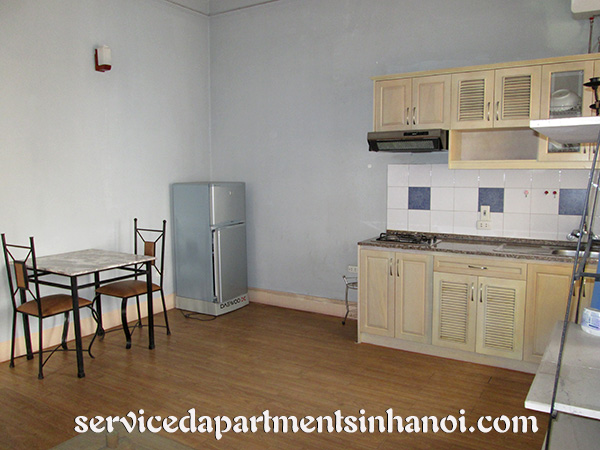 Chính chủ cho thuê căn hộ giá rẻ và nhiều ánh sáng tự nhiên ở phố Thụy Khuê 3