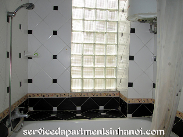 Chính chủ cho thuê căn hộ giá rẻ và nhiều ánh sáng tự nhiên ở phố Thụy Khuê 6