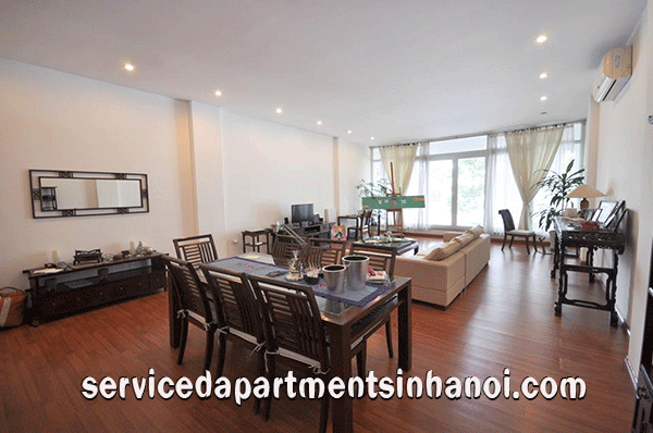 Căn hộ cho thuê hai phòng ngủ tại Trúc Bạch, phòng khách rộng rãi, view hồ 1