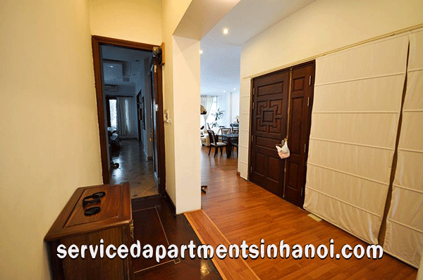 Căn hộ cho thuê hai phòng ngủ tại Trúc Bạch, phòng khách rộng rãi, view hồ 1