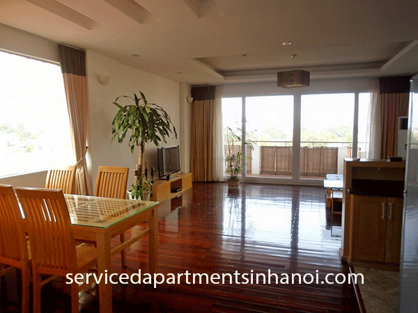Căn hộ hai phòng ngủ ở khu vực Trúc Bạch, cao cấp, view hồ, ban công lớn cho thuê 3