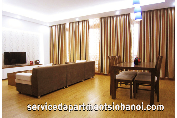 Luxury hai phòng ngủ căn hộ cho thuê có view hồ Ngọc Khánh 4