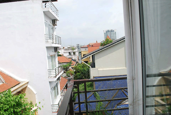 Căn hộ hai phòng ngủ cho thuê ở Nghi Tàm, gần khách sạn Intercon, có ban công 1