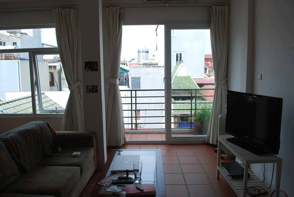 Căn hộ hai phòng ngủ cho thuê ở Nghi Tàm, gần khách sạn Intercon, có ban công 2